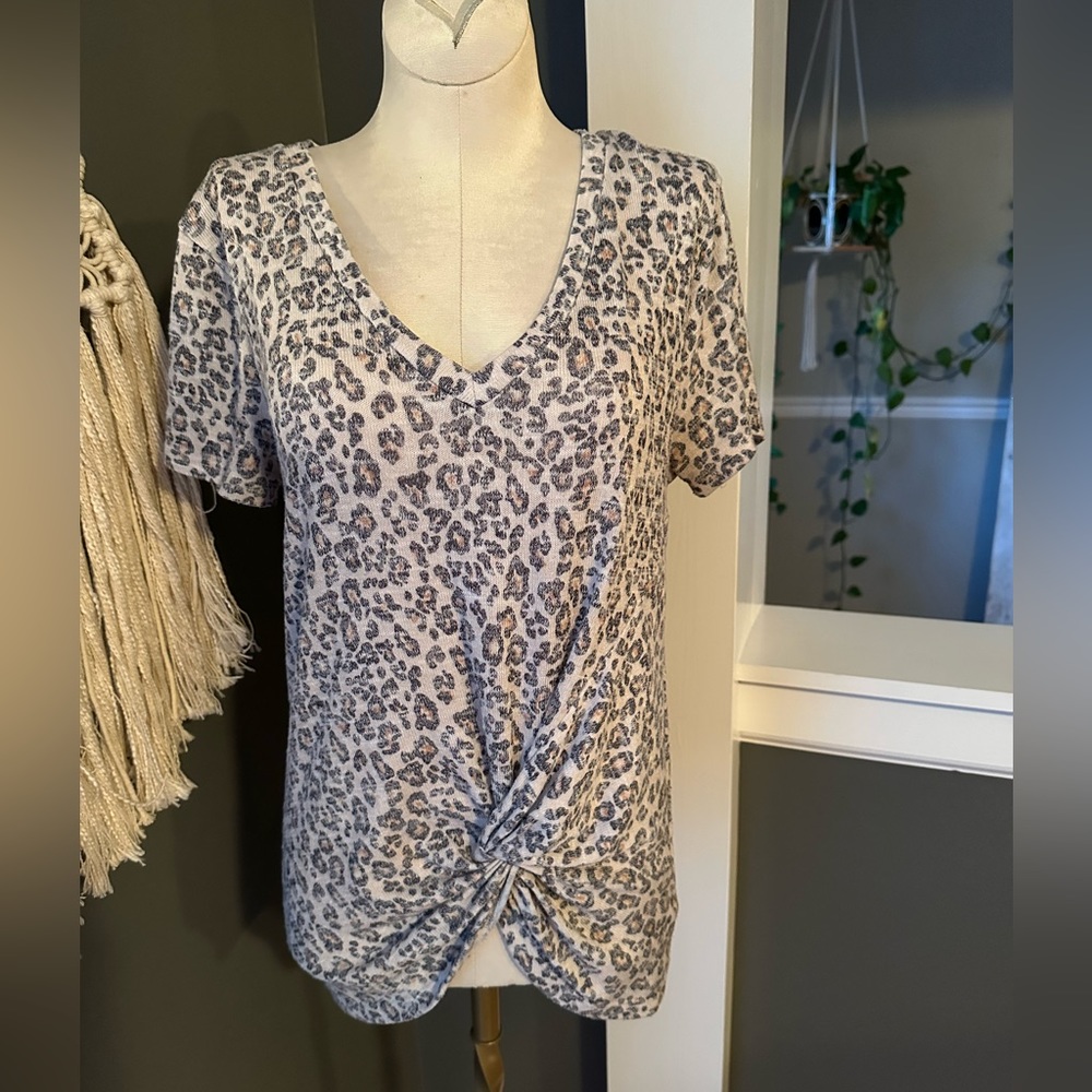 Altar’d State twist front top